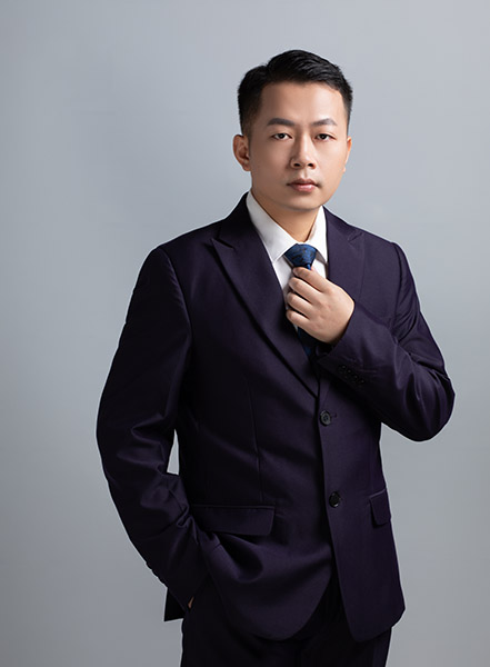 都市壹家裝優(yōu)秀設(shè)計師——岑華富